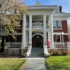 the-columns-bed-breakfast.winnipeg-hotels.net/