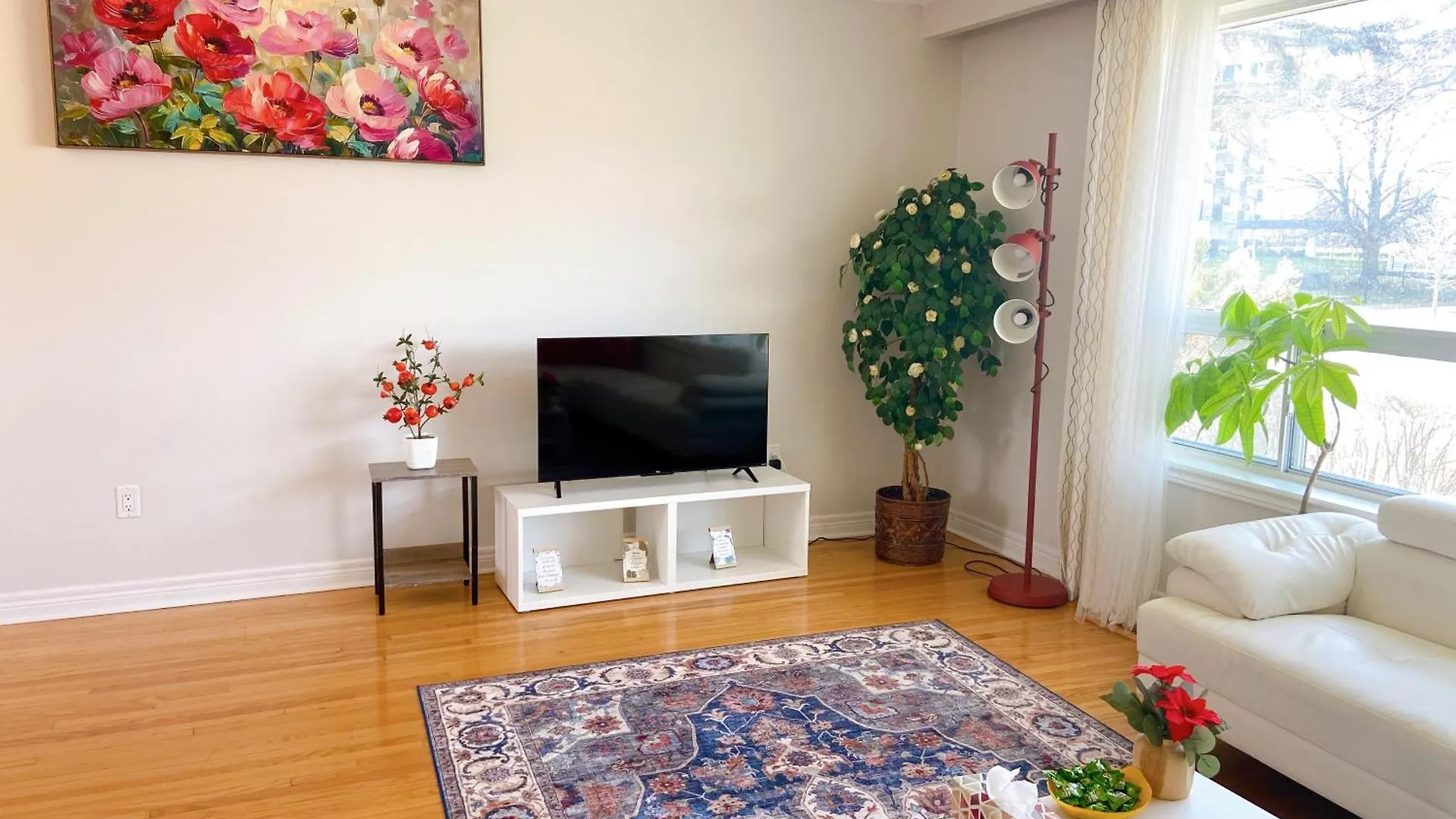 Sunny House - Main Floor, Free Parking, In Toronto Hotel 0*,  Canada