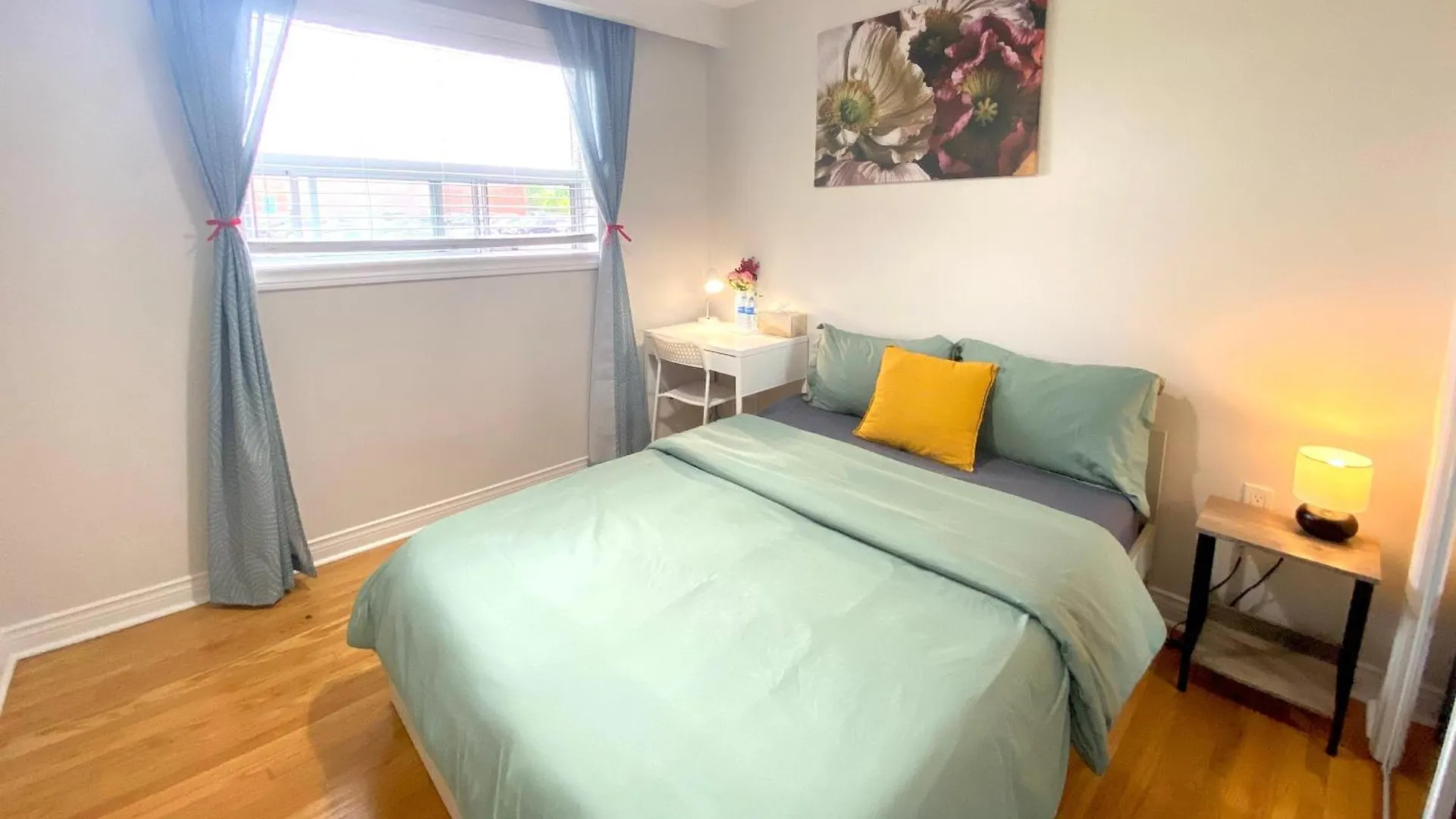 Sunny House - Main Floor, Free Parking, In Toronto Hotel 0*,