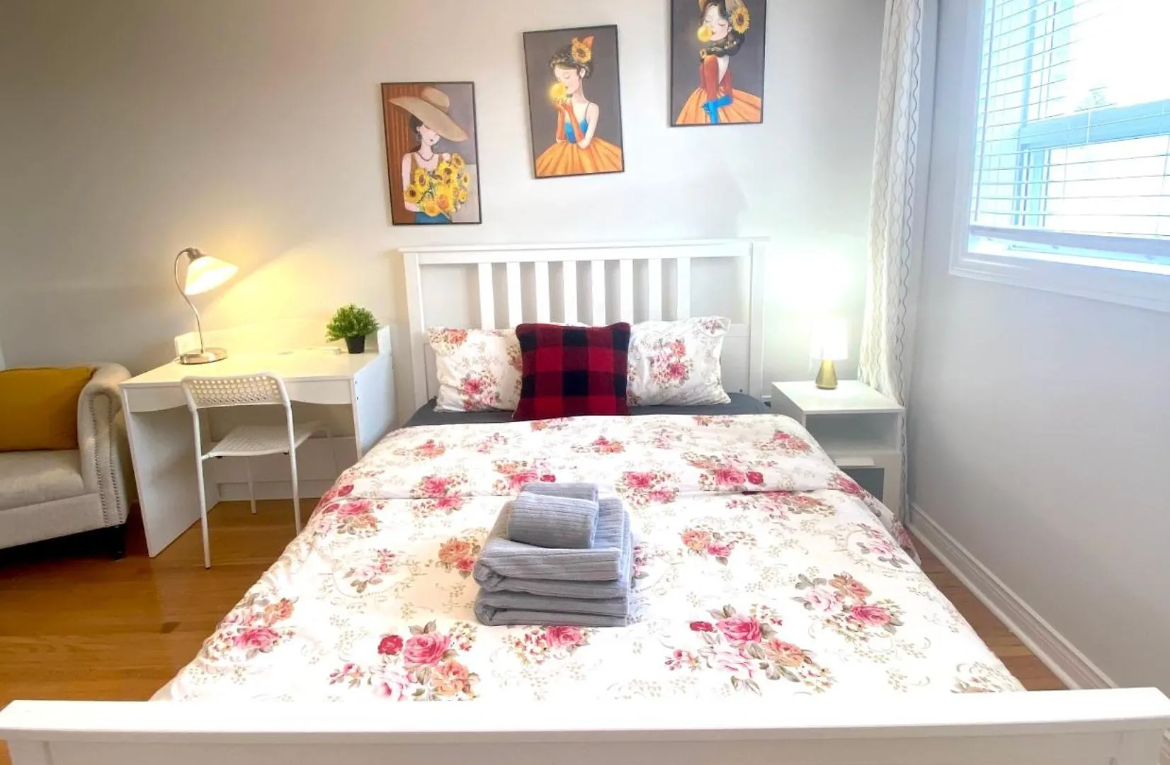 Sunny House - Main Floor, Free Parking, In Toronto Hotel 0*,  Canadá