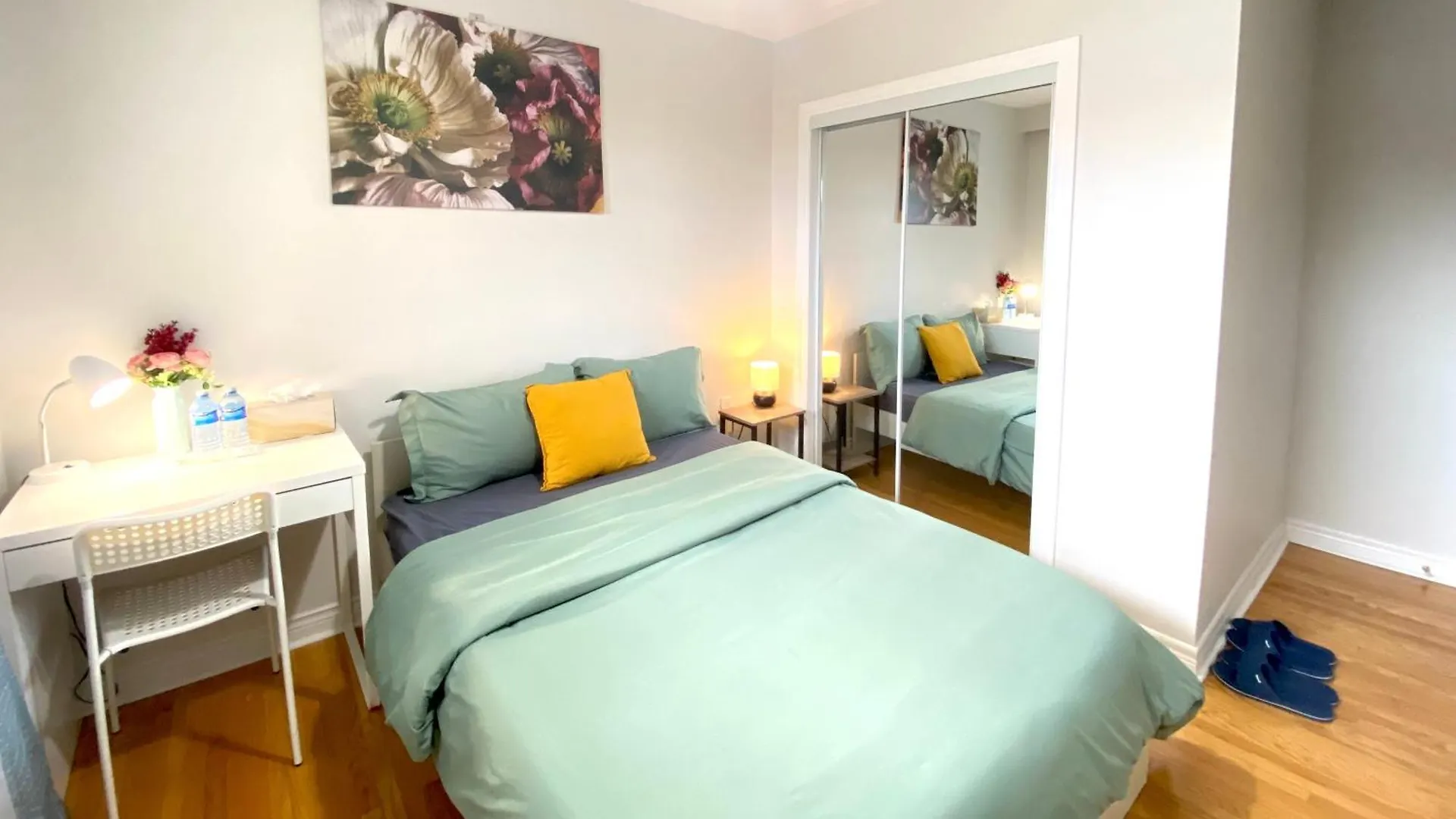 Sunny House - Main Floor, Free Parking, In Toronto Hotel Casa de hóspedes